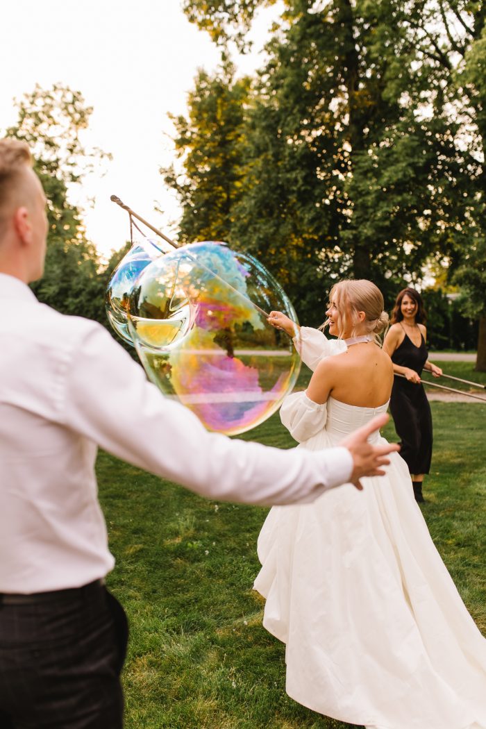 Milžiniškų burbulų pramoga vestuvėse
