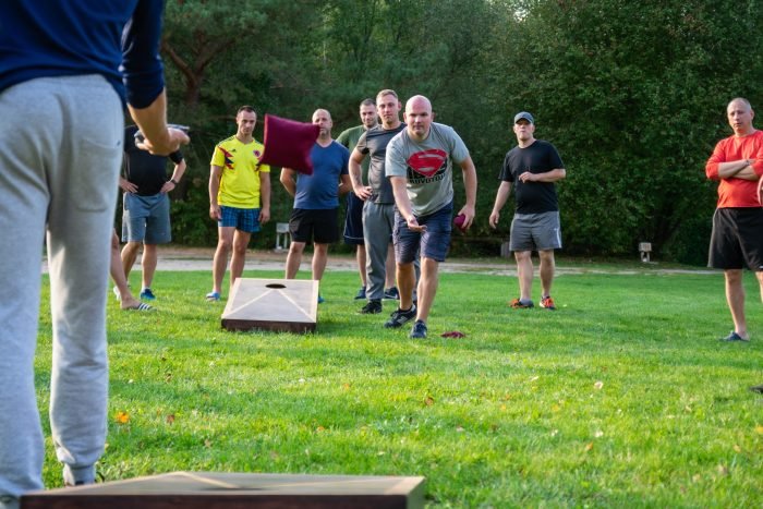 Kukurūzų futbolo nuoma. Margas miškas lauko žaidimai